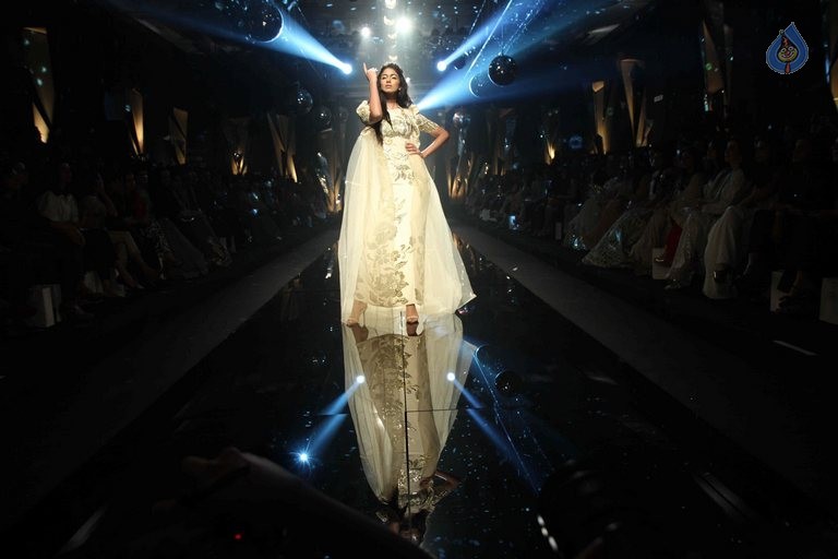 LFW 2015 Abu Jani and Sandeep Khosla Show - 3 / 32 photos