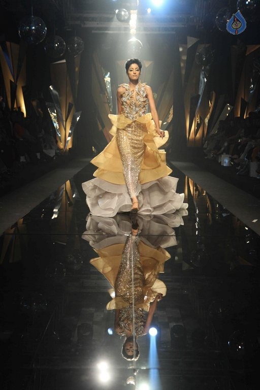 LFW 2015 Abu Jani and Sandeep Khosla Show - 12 / 32 photos