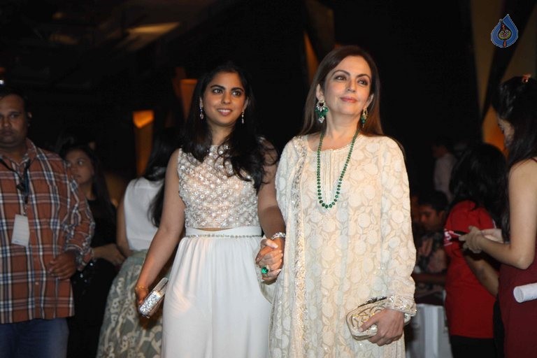 LFW 2015 Abu Jani and Sandeep Khosla Show - 25 / 32 photos