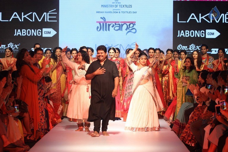 LFW 2015 Gaurang Show - 20 / 36 photos