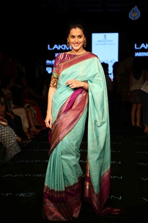 LFW 2015 Gaurang Show - 27 / 36 photos