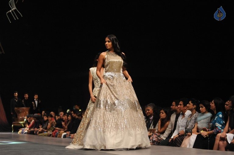 LFW 2015 Manish Malhotra Show 1 - 19 / 62 photos