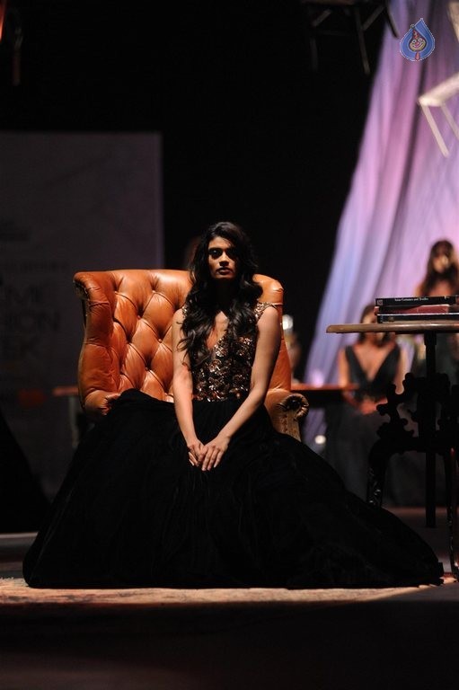 LFW 2015 Manish Malhotra Show 1 - 31 / 62 photos