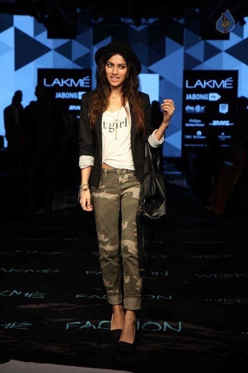 LFW 2015 Masaba Show - 28 / 35 photos