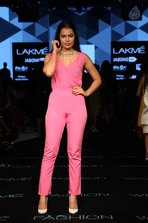 LFW 2015 Masaba Show - 29 / 35 photos