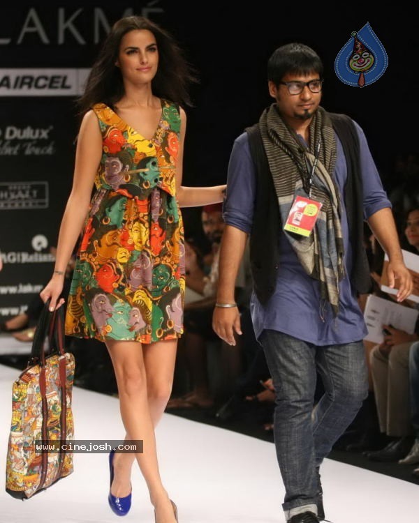 LFW Day 1 All Fashion Show Photos - 17 / 127 photos