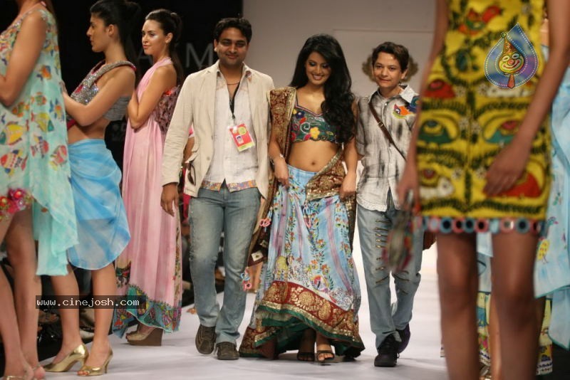 LFW Day 1 All Fashion Show Photos - 18 / 127 photos