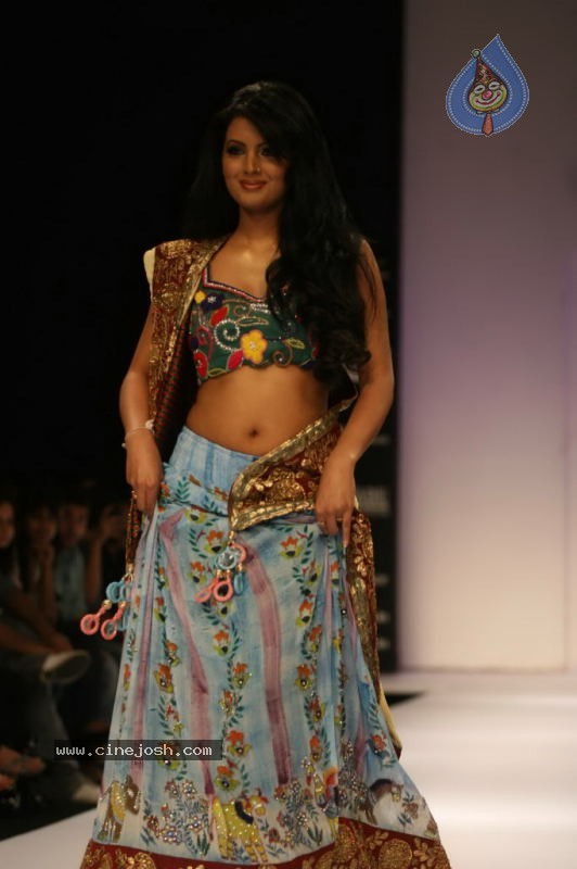 LFW Day 1 All Fashion Show Photos - 26 / 127 photos