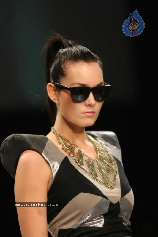 LFW Day 1 All Fashion Show Photos - 45 / 127 photos