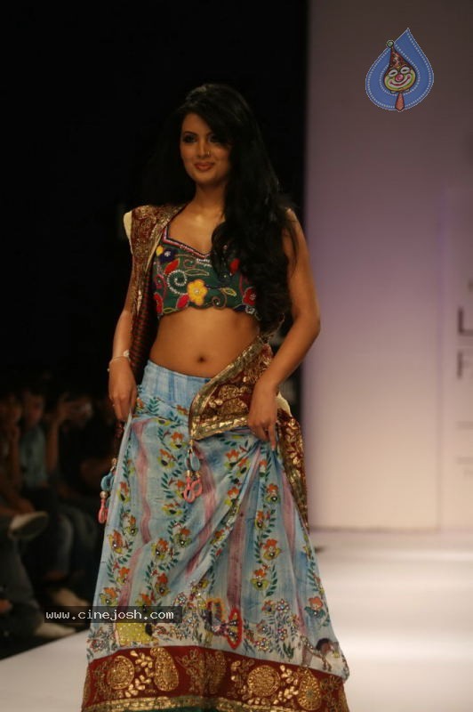 LFW Day 1 All Fashion Show Photos - 52 / 127 photos