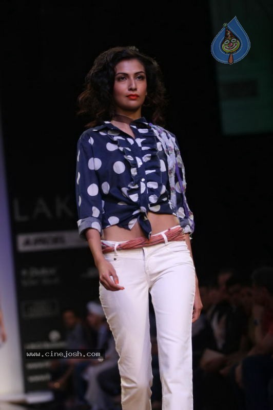 LFW Day 1 All Fashion Show Photos - 55 / 127 photos