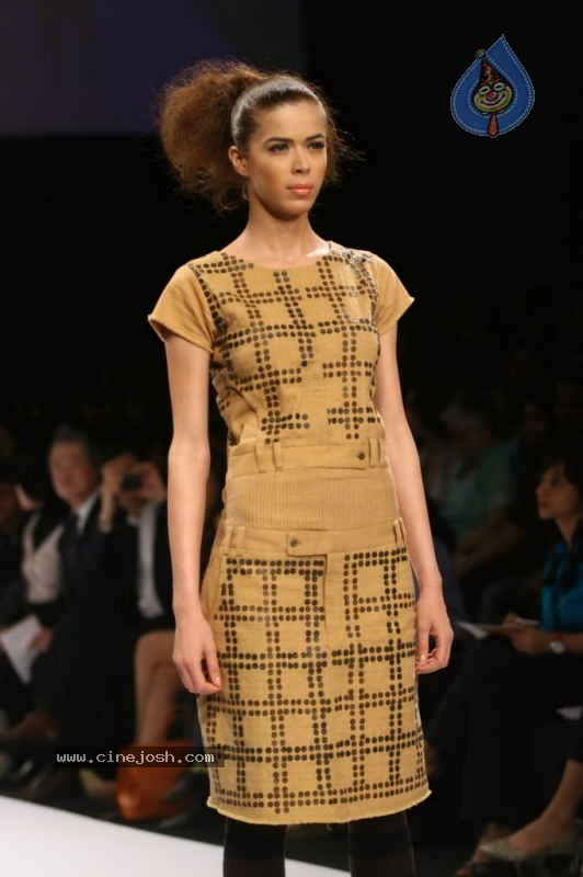 LFW Day 1 All Fashion Show Photos - 61 / 127 photos