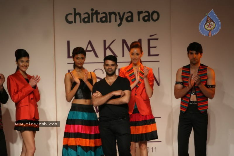 LFW Day 1 All Fashion Show Photos - 67 / 127 photos