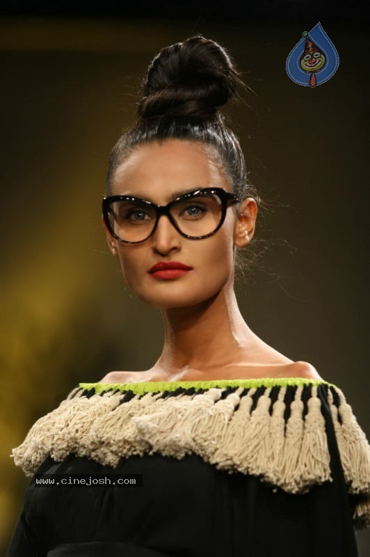 LFW Day 1 All Fashion Show Photos - 69 / 127 photos