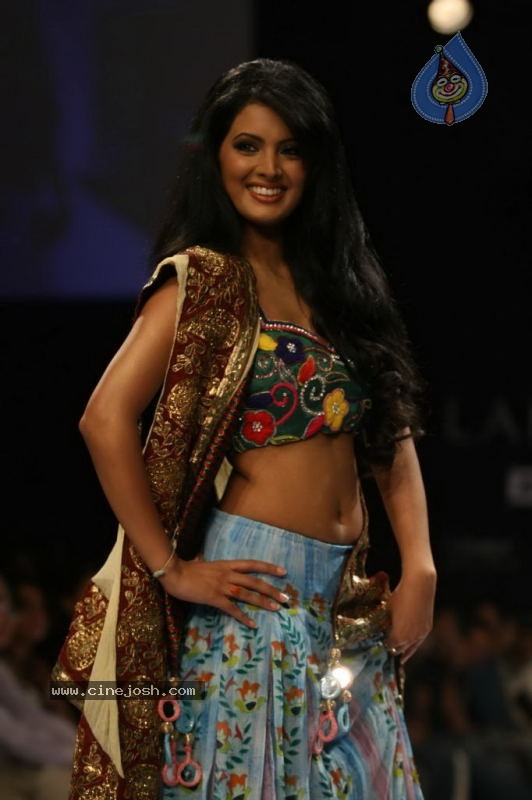 LFW Day 1 All Fashion Show Photos - 84 / 127 photos