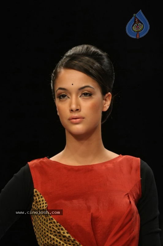 LFW Day 1 All Fashion Show Photos - 87 / 127 photos