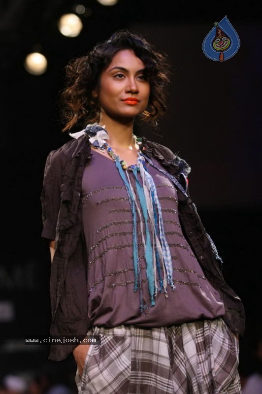 LFW Day 1 All Fashion Show Photos - 91 / 127 photos