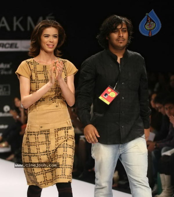 LFW Day 1 All Fashion Show Photos - 95 / 127 photos