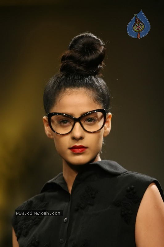 LFW Day 1 All Fashion Show Photos - 105 / 127 photos