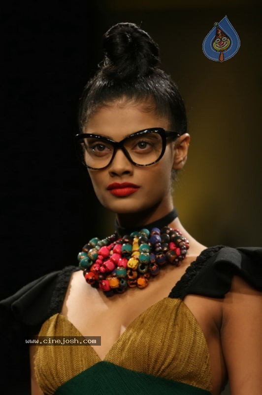 LFW Day 1 All Fashion Show Photos - 111 / 127 photos