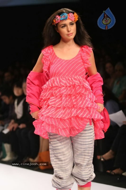 LFW Day 1 All Fashion Show Photos - 120 / 127 photos