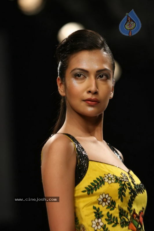 LFW Day 1 All Fashion Show Photos - 127 / 127 photos