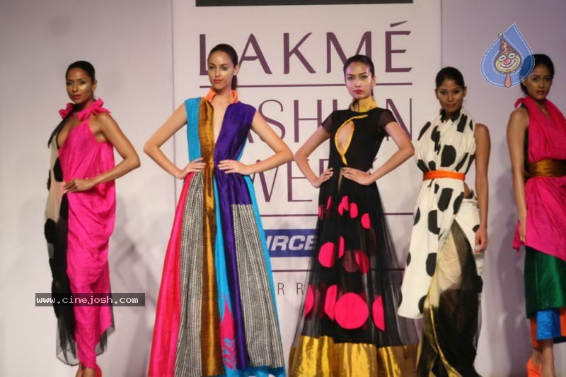 LFW Day 2 All Fashion Shows - 7 / 79 photos