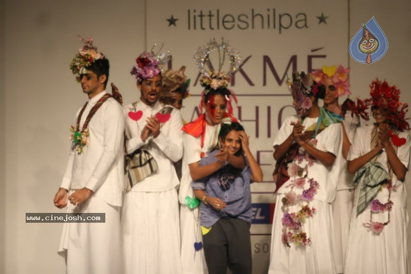 LFW Day 2 All Fashion Shows - 10 / 79 photos