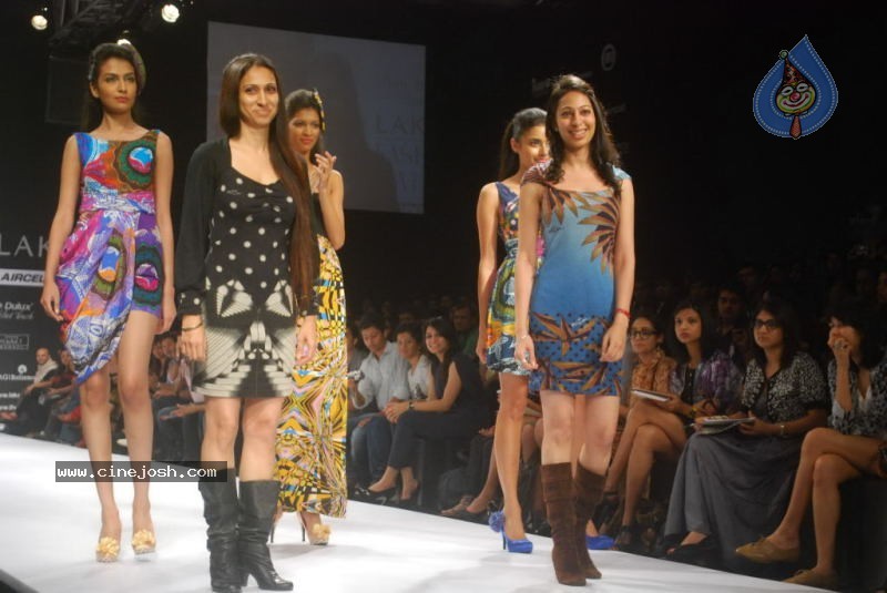 LFW Day 2 All Fashion Shows - 21 / 79 photos