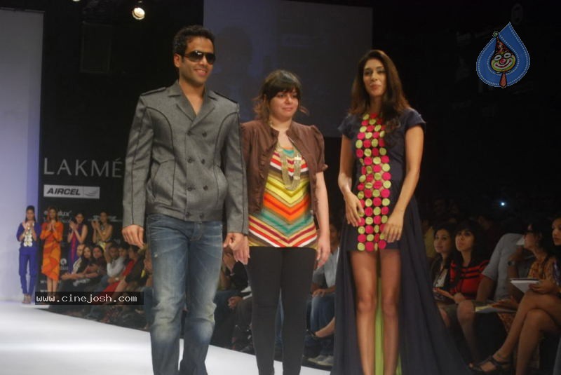 LFW Day 2 All Fashion Shows - 24 / 79 photos