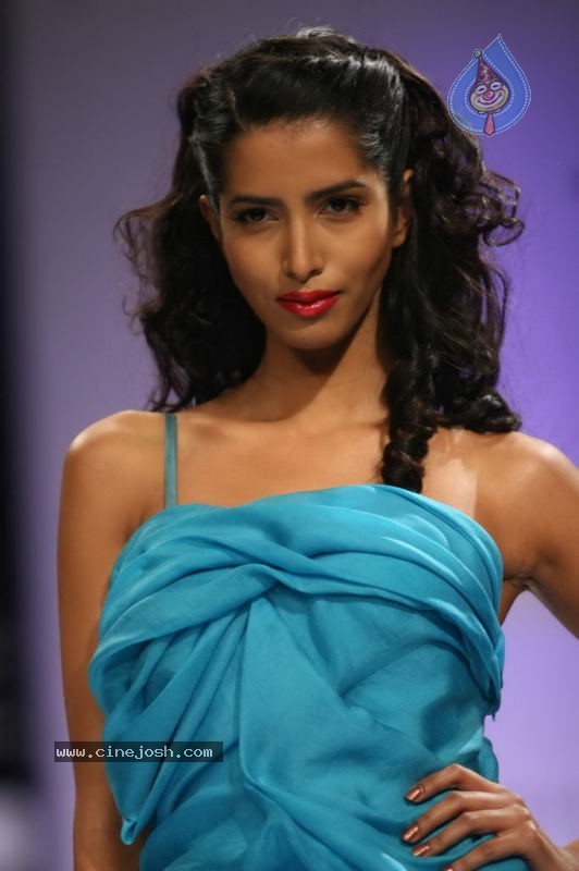 LFW Day 2 All Fashion Shows - 25 / 79 photos