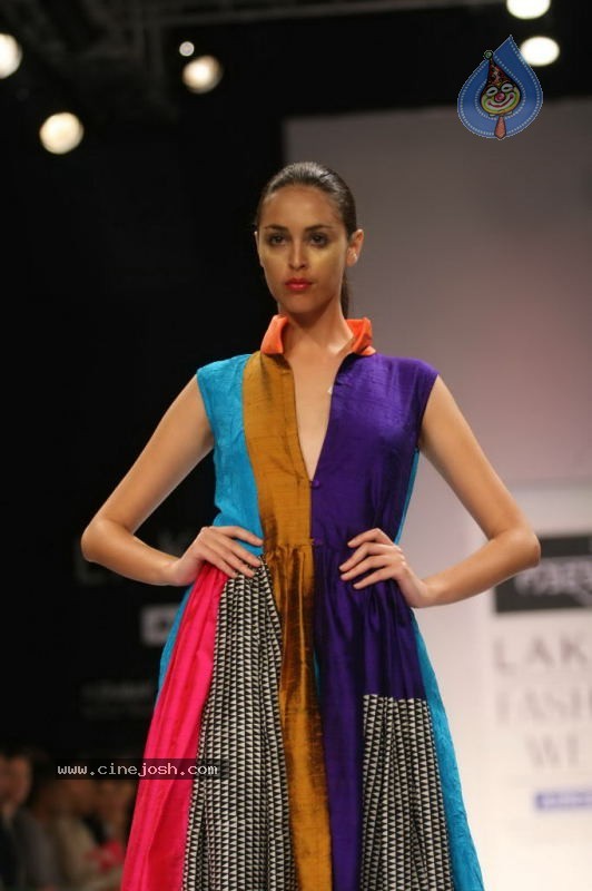 LFW Day 2 All Fashion Shows - 32 / 79 photos