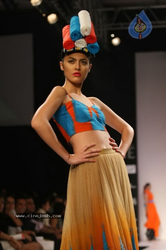 LFW Day 2 All Fashion Shows - 44 / 79 photos