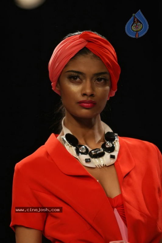 LFW Day 2 All Fashion Shows - 45 / 79 photos