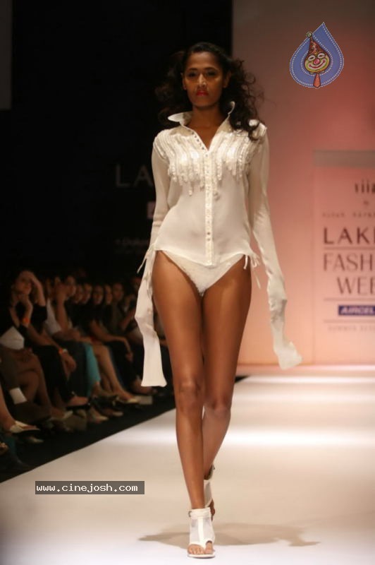 LFW Day 2 All Fashion Shows - 49 / 79 photos