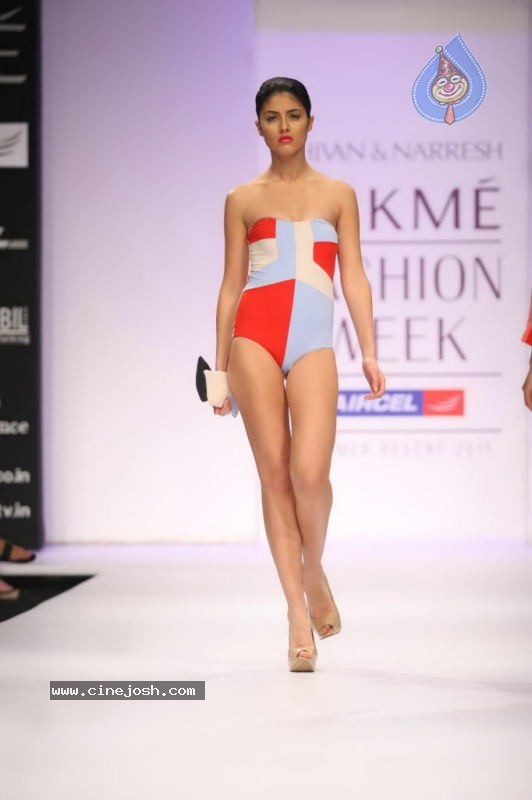 LFW Day 2 All Fashion Shows - 53 / 79 photos