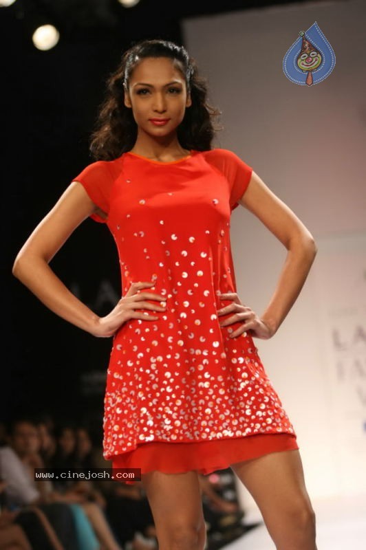 LFW Day 2 All Fashion Shows - 56 / 79 photos