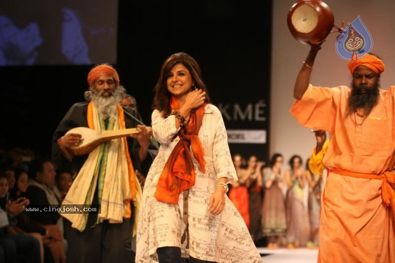 LFW Day 3 All Fashion Shows - 20 / 96 photos