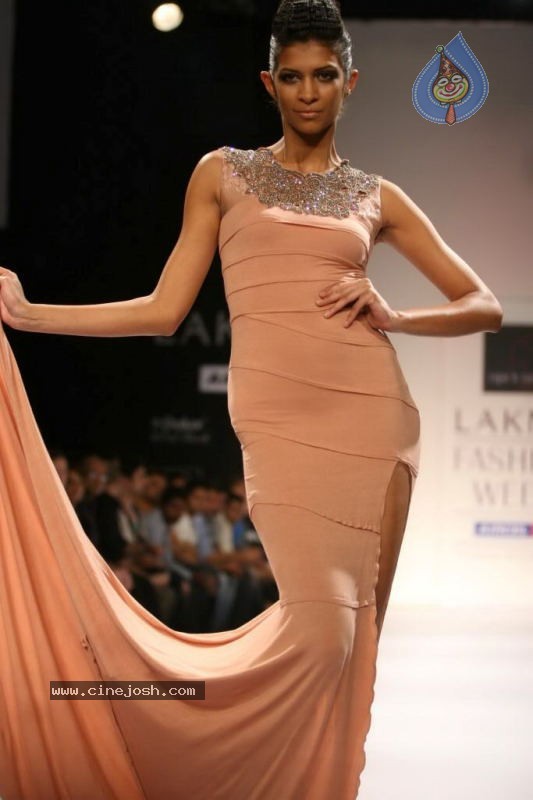 LFW Day 3 All Fashion Shows - 28 / 96 photos