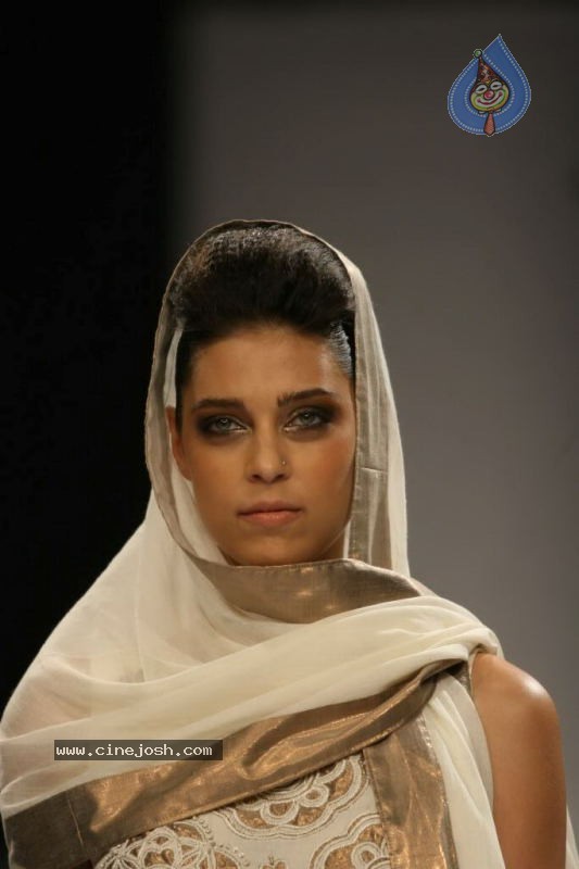 LFW Day 3 All Fashion Shows - 38 / 96 photos