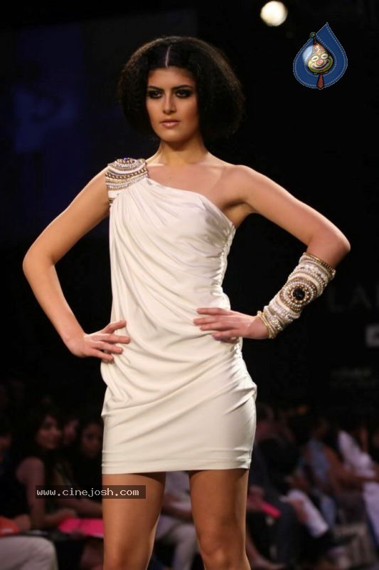 LFW Day 3 All Fashion Shows - 65 / 96 photos