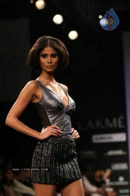 LFW Day 3 All Fashion Shows - 67 / 96 photos