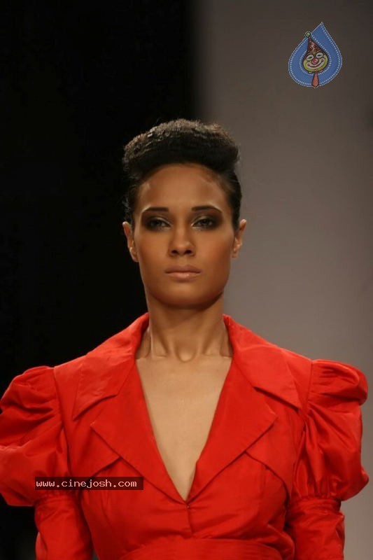 LFW Day 3 All Fashion Shows - 70 / 96 photos