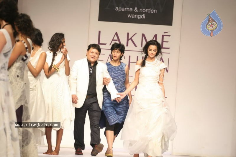 LFW Day 3 All Fashion Shows - 72 / 96 photos