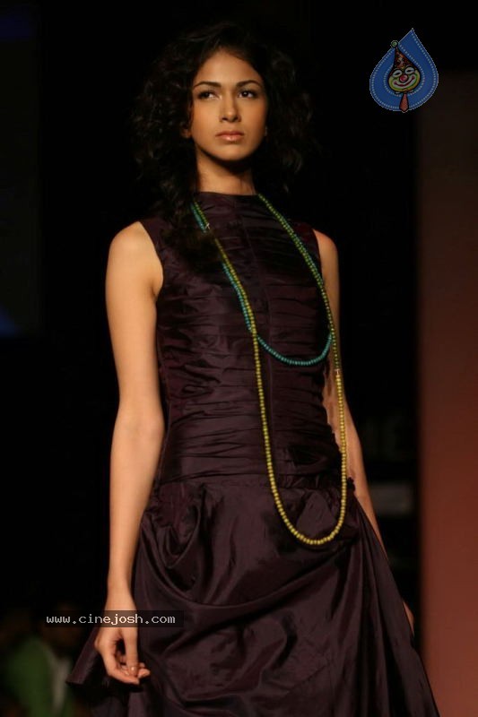 LFW Day 3 All Fashion Shows - 74 / 96 photos