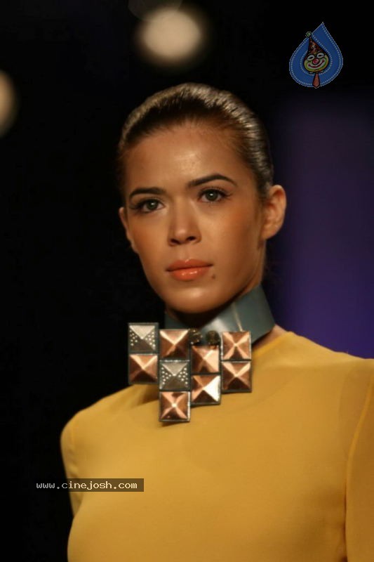 LFW Day 3 All Fashion Shows - 77 / 96 photos