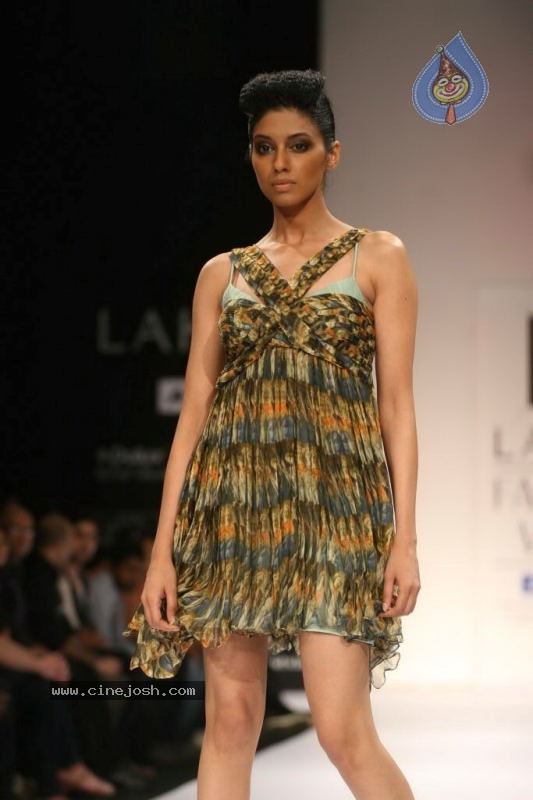 LFW Day 3 All Fashion Shows - 86 / 96 photos