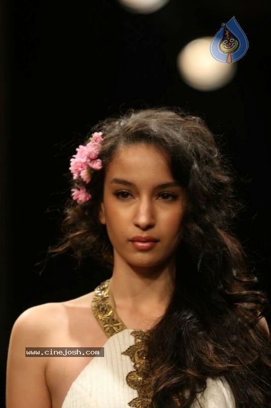 LFW Day 3 All Fashion Shows - 94 / 96 photos