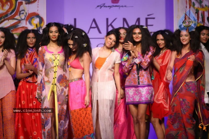 LFW Day 4 All Fashion Shows - 26 / 107 photos