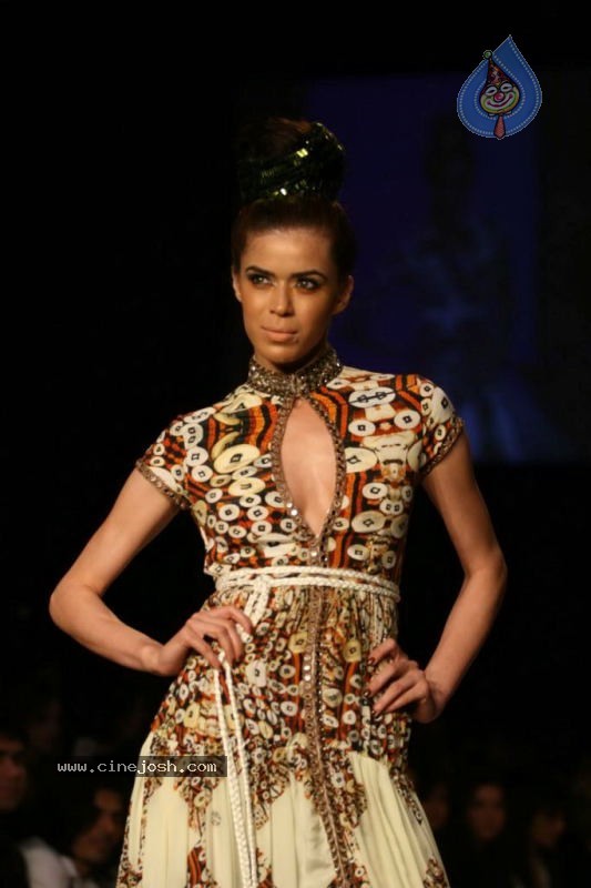 LFW Day 4 All Fashion Shows - 30 / 107 photos